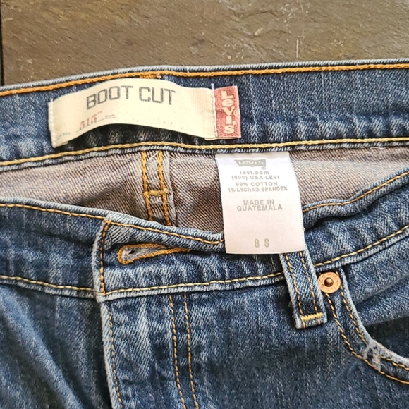 Levis - Picture 3 of 6